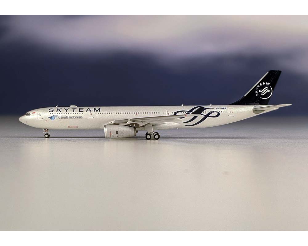 www.JetCollector.com: NG GARUDA A330-300 Sky Team PK-GPR 1:400 Scale 62010