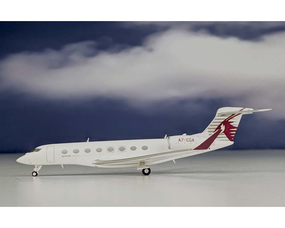 JC WINGS QATAR EXECUTIVE G650 w/Stand A7-CGA 1:200 Scale EW2G65003