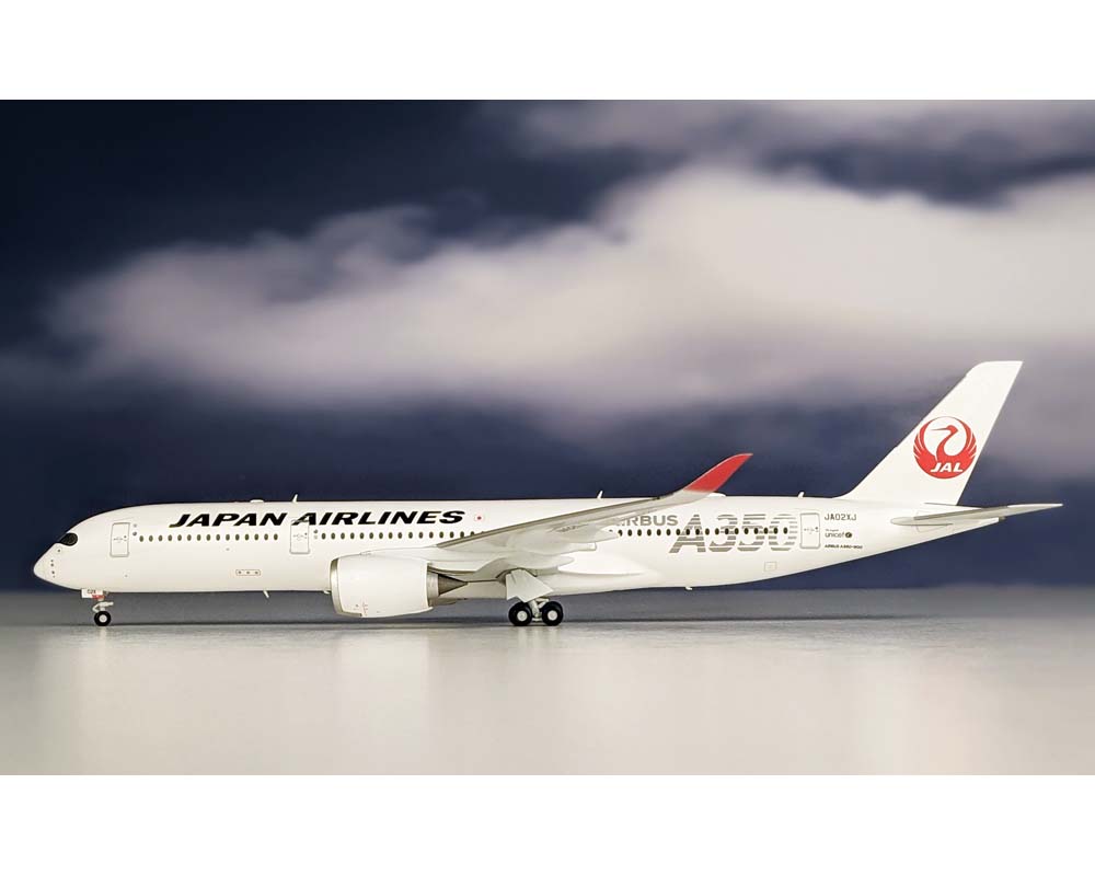 JC WINGS JAL A350-900 SILVER A350 TITLES, FLAPS JA02XJ 1:200 Scale  EW2359002A