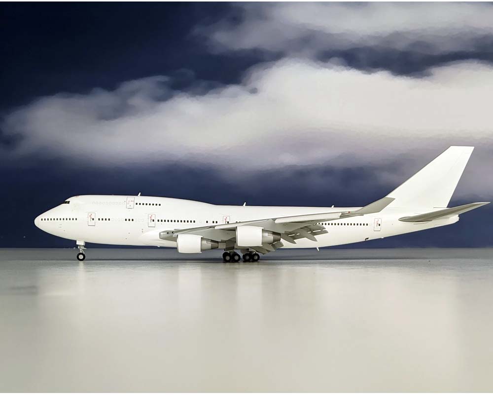 Blank Boeing B747-400 (PW Engines) Flaps, w/Stand 1:200 JC Wings JC2WHT952A