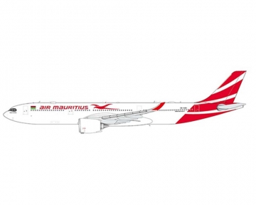 www.JetCollector.com: Starlux Airlines A330-900neo B-58301 1:400 