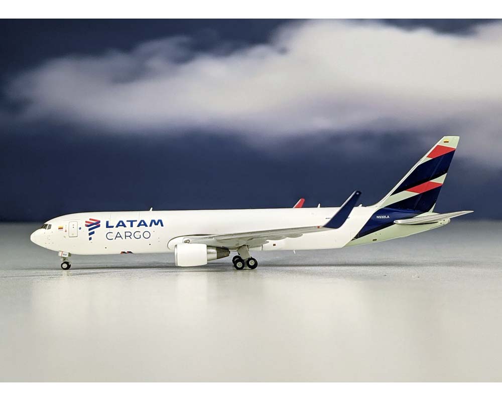 www.JetCollector.com: JC WINGS LATAM CARGO B767-300ER N532LA 1:400