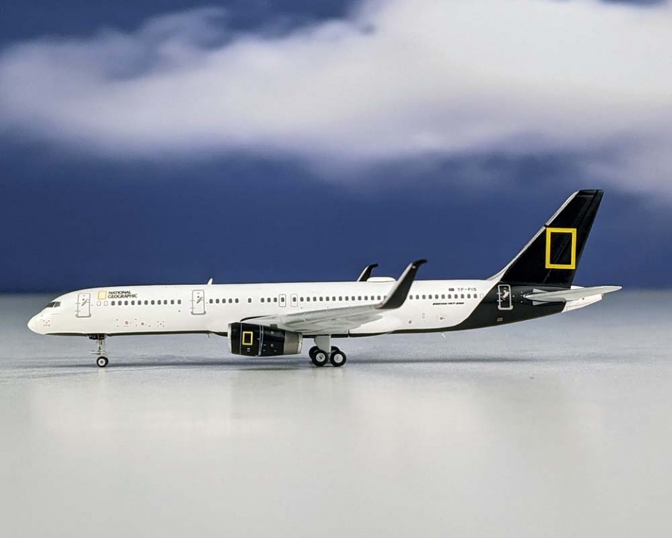 www.JetCollector.com: Icelandair B757-200 National Geographic