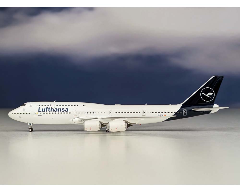 Lufthansa B747-8i D-ABYA 1:400 Scale Phoenix PH04495