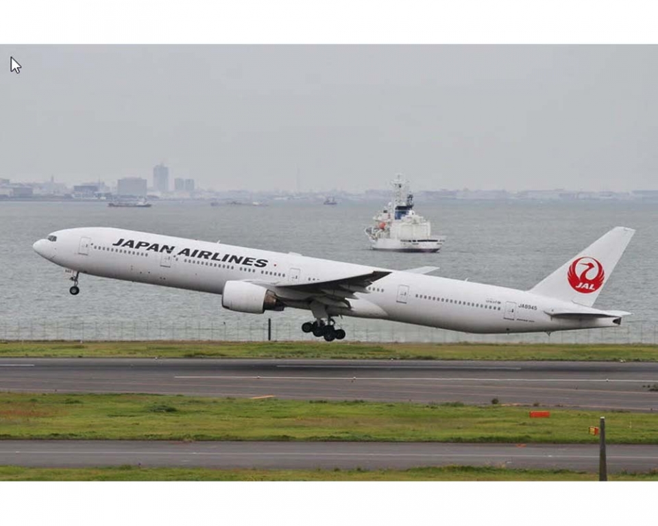 JAL B777-300 JA8945 1:400 Scale Phoenix PH4JAL2288