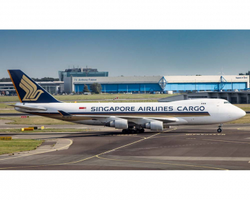 Singapore Airlines Cargo B747-400F 9V-SFQ 1:400 Scale Phoenix PH4SIA2369
