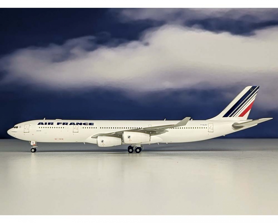 格安価格JC WINGS(1/200) エールフランス A340-300 F-GLZU / JC WINGS(1/200) エールフランス A340-300 F-GLZJ　×計2個セット 民間航空機
