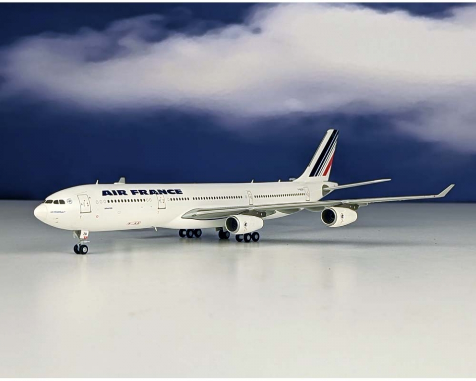 www.JetCollector.com: Air France A340-300 F-GLZU 1:200 Scale JC 