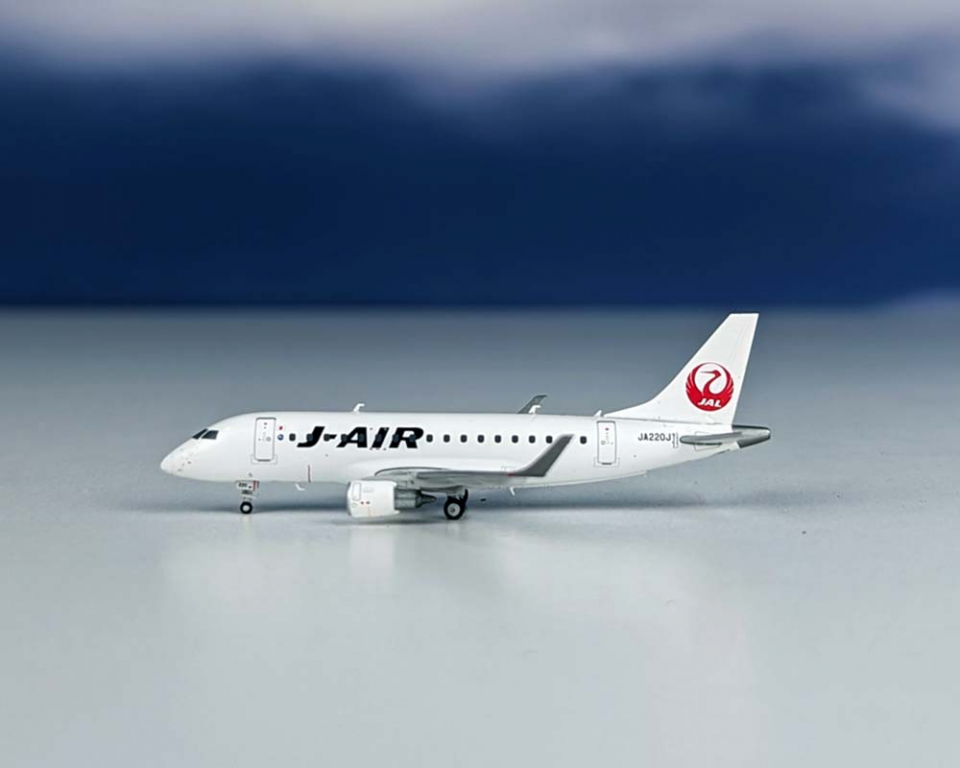 J-Air ERJ-170 JA220J 1:400 Scale JC Wings EW4170004