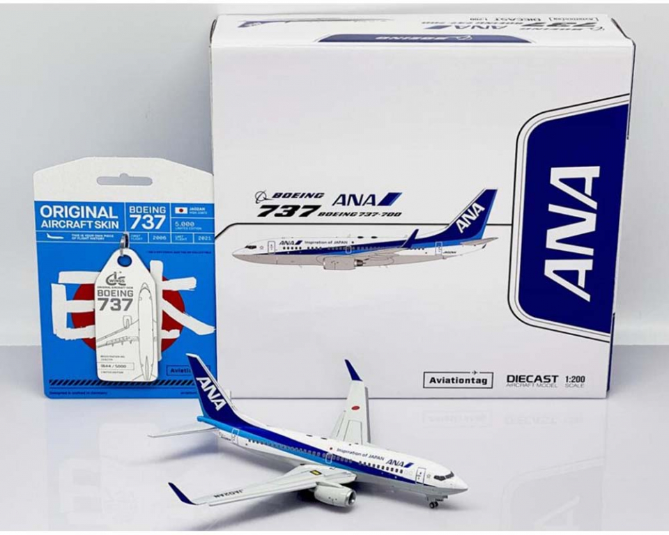 ANA - All Nippon B737-700 flaps down, w/Aviation Tag JA01WJ 1:200 Scale JC  Wings SA2ANA023A