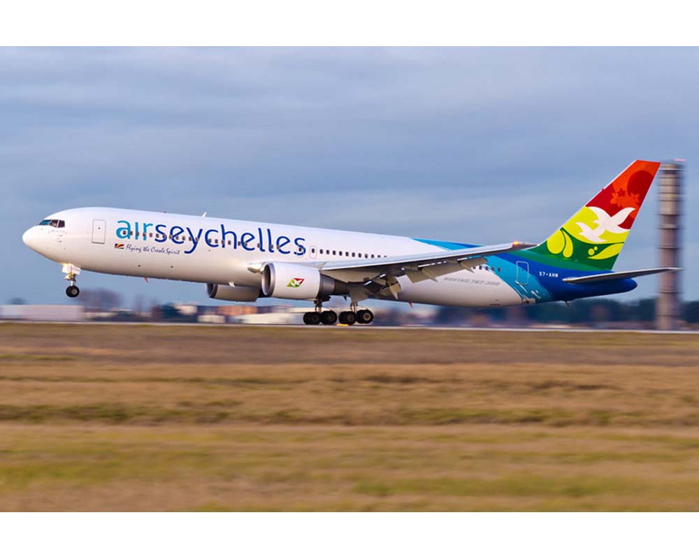 Air Seychelles B767-300ER S7-AHM 1:400 Scale Phoenix PH11817