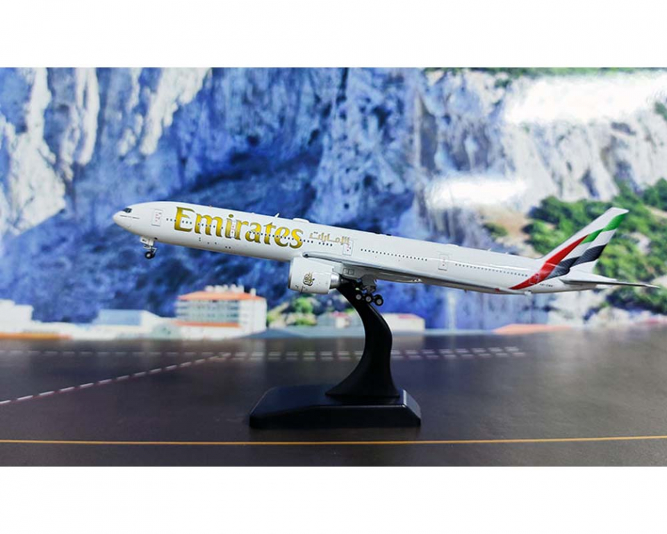Emirates B777-300ER A6-ENV w/stand 1:400 Scale Aviation400 XB0001
