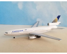 Continental Airlines / Alitalia Split livery DC-10-30 N68060 1:400 Scale Aeroclassics AC411337