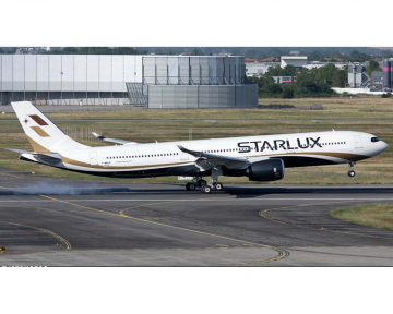 Starlux Airlines A330-900neo B-58305 1:400 Scale Phoenix PH11928