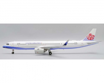 China Airlines A320neo w/stand B-18101 1:200 Scale JC Wings XX20197