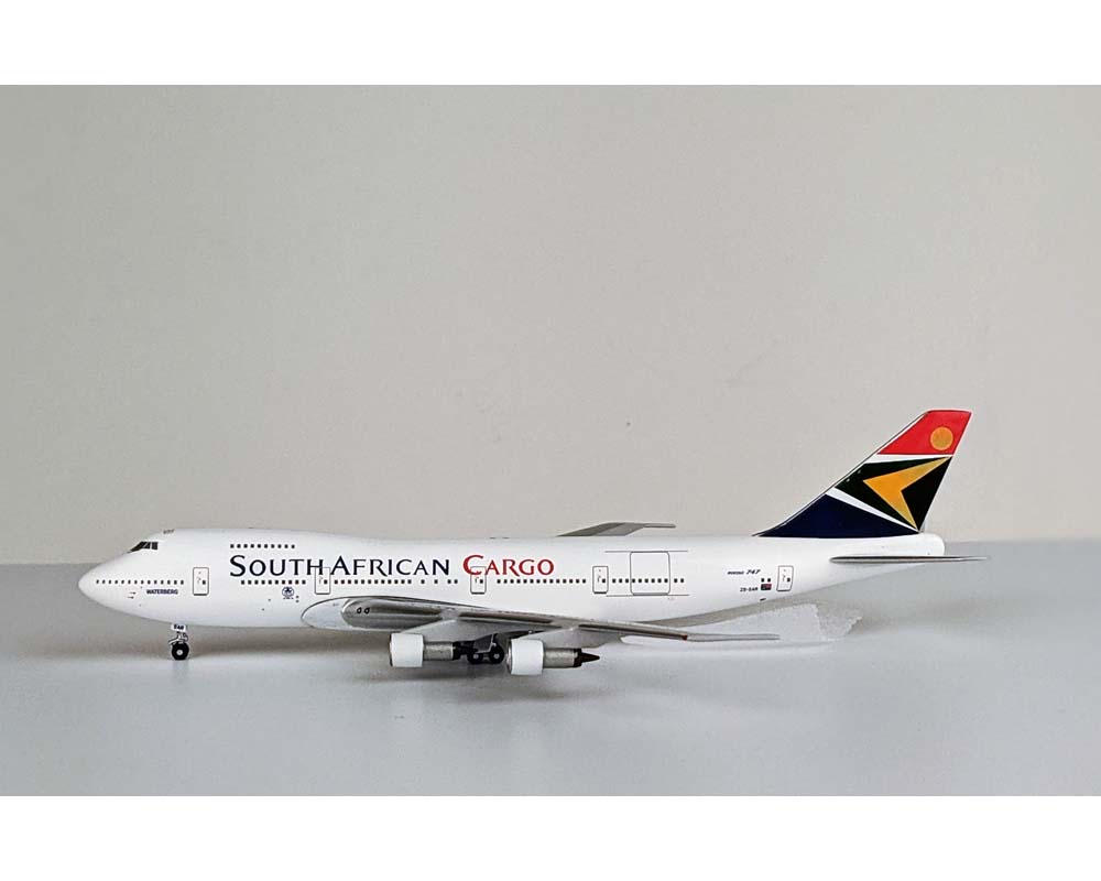 www-jetcollector-south-african-cargo-b747-200-zs-sar-1-400-scale