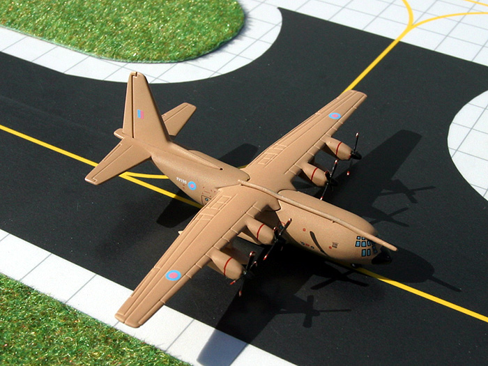 RAF C-130 XV196 RAF Lyneham 1:400 GeminiMacs GMRAF008