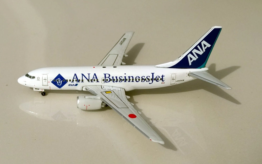 ANA Business Jet B737-700 JA10AN