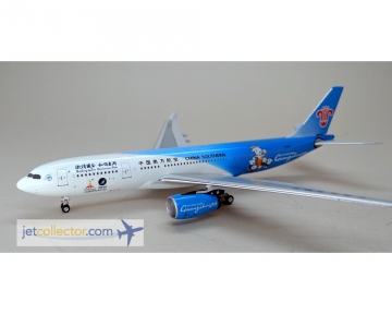 China Southern A330-200 B-6057 1:400 Scale Aeroclassics ACCSN0716