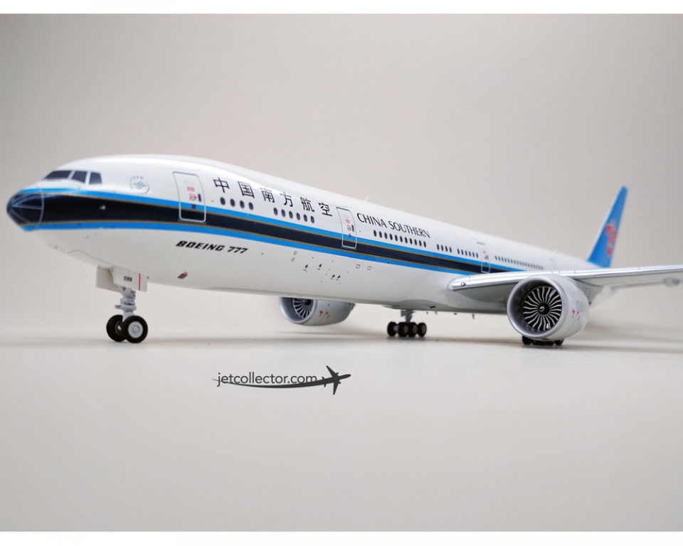 China Southern Airlines B777-31B/ER B-2007 with stand