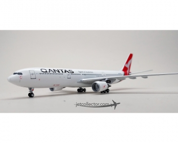 Qantas A330-300 VH-QPH 1:400 Scale Aeroclassics ACQFA0417E