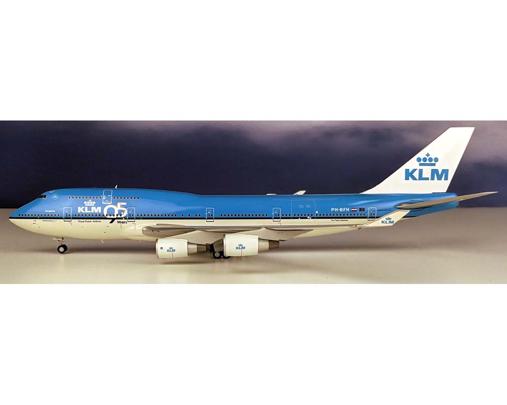 廉価販売 ➀ JC Wings 1/200 KLMオランダ航空 MD-11 PH-KCE 模型