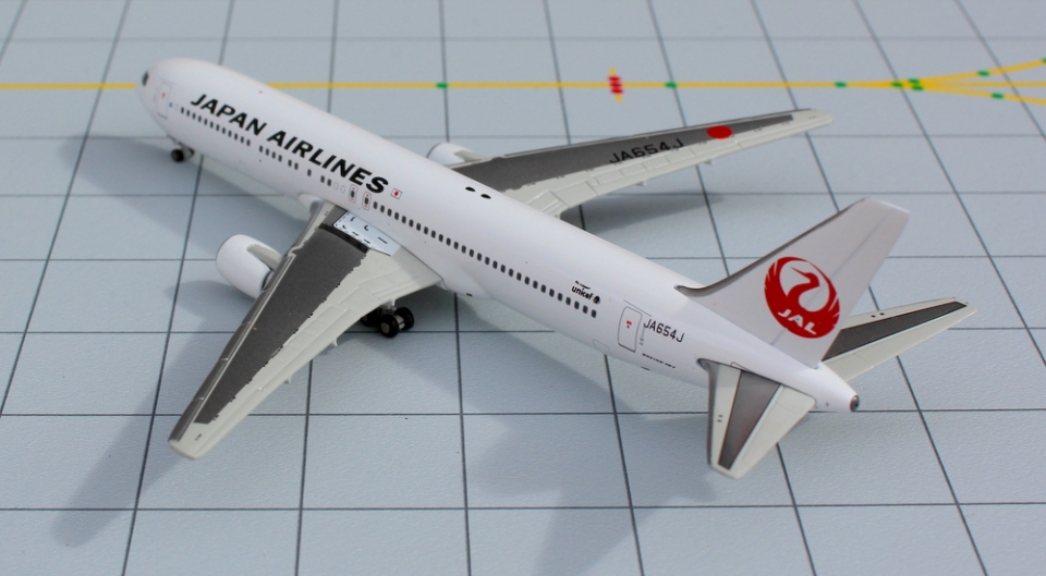 Japan Airlines B767-300 JA654J