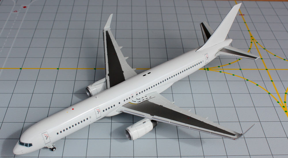 Blank Boeing B757-200 w/Stand 1:200 JC Wings JC2WHT129