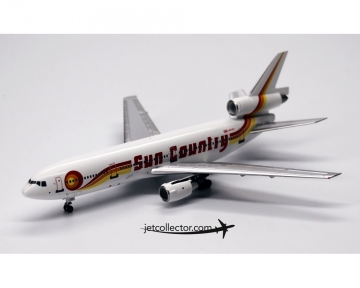 Sun Country DC-10-10  N572SC 1:400 Scale Aeroclassics AC19137