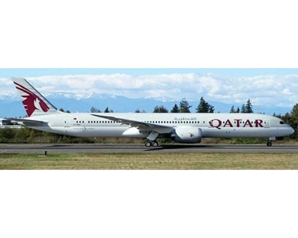 JC WINGS QATAR B787-9 W/STAND A7-BHA 1:200 Scale JC2QTR331