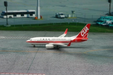 China United B737-700(W) B-5208 1:400 PHOENIX PH4CUA1277