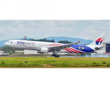 Malaysia Airlines One World A330-300 9M-MTE 1:400 Scale Phoenix PH4MAS2088